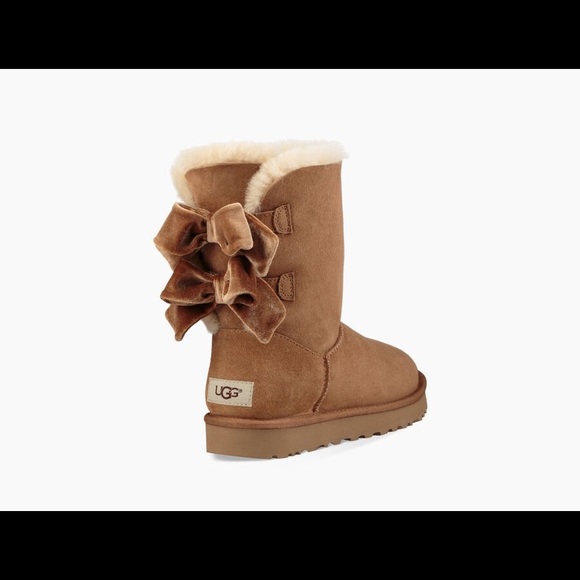 UGG Bailey Bow II Velvet Ribbon - Picture 2 of 8